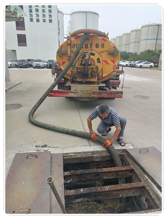 海勃湾隔油池清掏