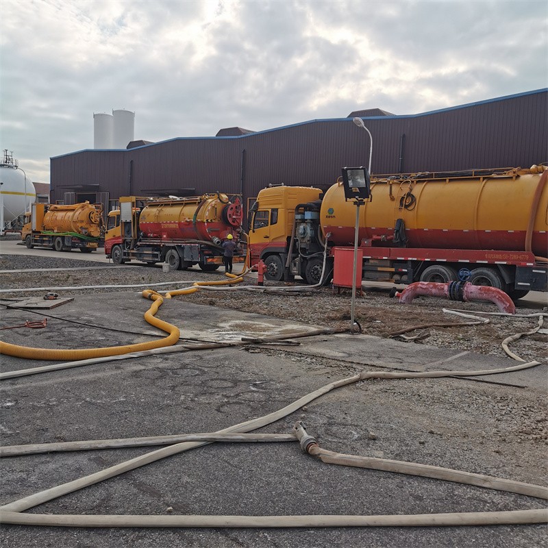 海勃湾污水池清理