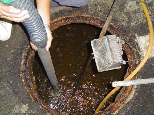 海勃湾隔油池清理